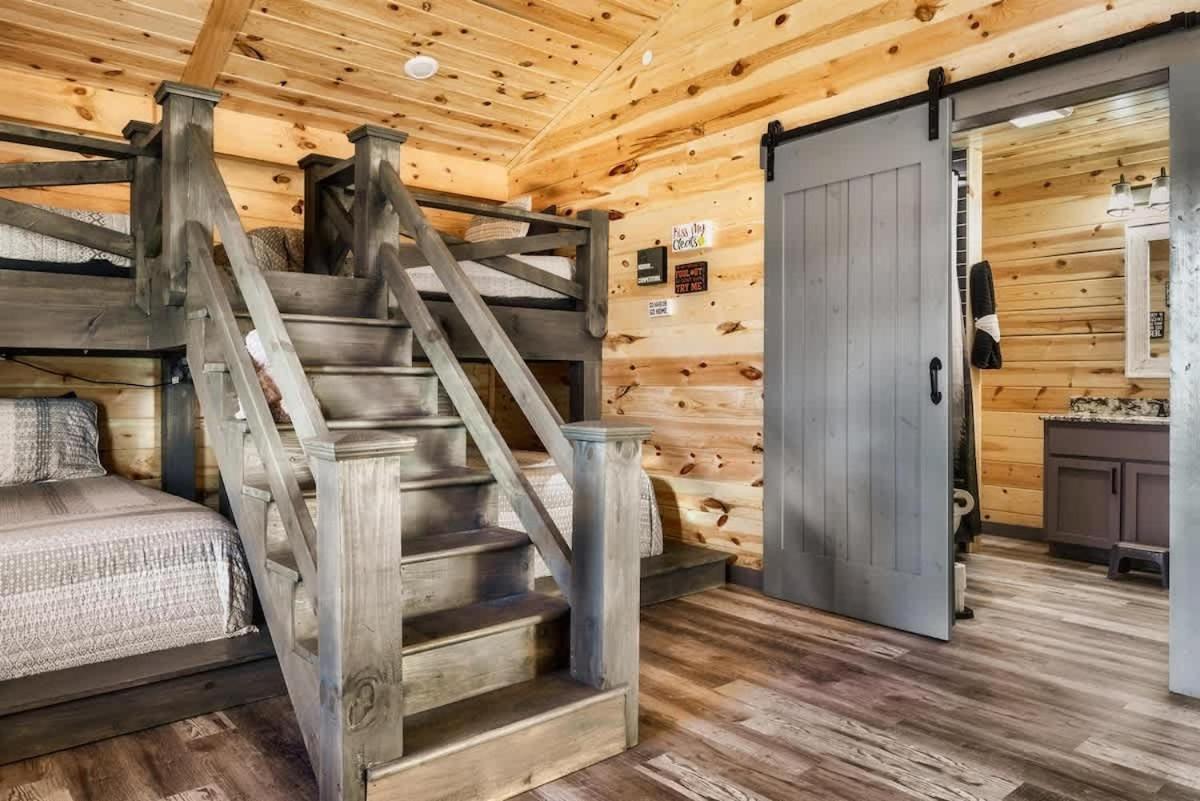 Fun Heated Pool Cabin - Walk To Parkway Pigeon Forge Exterior foto